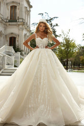 Romantic White Sweetheart Spaghetti Strap Sleeveless Sequined Lace Ball Gown Long Tulle Wedding Dresses