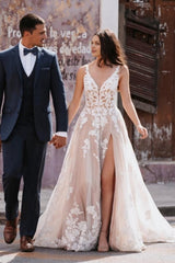 Romantic White V-Neck Spaghetti strap A-Line Court Train Tulle Lace Split Wedding Dresses With Appliques