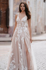 Romantic White V-Neck Spaghetti strap A-Line Court Train Tulle Lace Split Wedding Dresses With Appliques