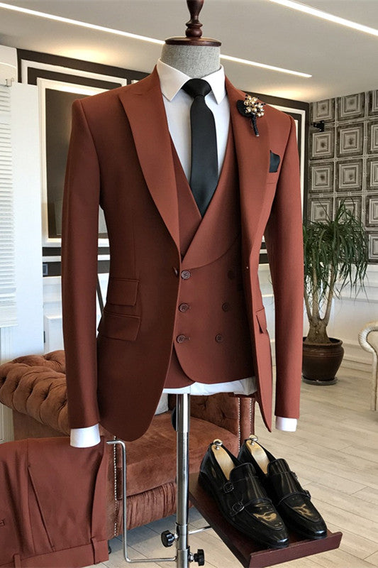 Rufous Peaked Lapel Three-Piece Stylish Prom Suit For Men