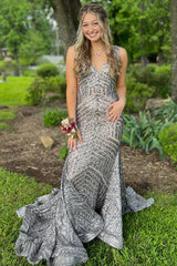 Sequined Mermaid Prom Dress with Deep V-Neck in Fuchsia
