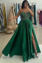 Shining Green Sweetheart Strapless Sleeveless Beaded A-Line Satin Split Front Prom Evening Dresses With Pearls And Rhinestones