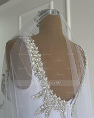 Simple White Sweetheart Sleeveless Mermaid Wedding Dress with Rhinestones