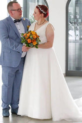 Simple White V-Neck Sleeveless A-line Wedding Dress with Rhinestones