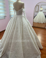 Stunning Ivory Sweetheart Long-Sleeve Ball Gown Wedding Dress with Sequins