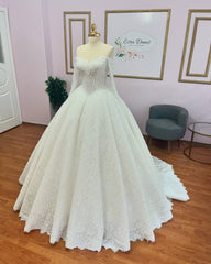 Stunning Ivory Sweetheart Long-Sleeve Ball Gown Wedding Dress with Sequins