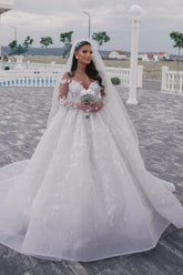 Stunning Sweetheart Floor-Length Long Sleeve Beaded Tulle Ball Gown Wedding Dresses with Appliques