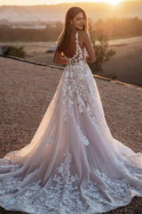 Stunning White Square Spaghetti strap A-Line Sleeveless Court Train Tulle Wedding Dresses With Appliques