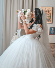 Stunning White Sweetheart Ball Gown Off-The-Shoulder Sleeveless Cathedral Train Ruffles Tulle Wedding Dresses