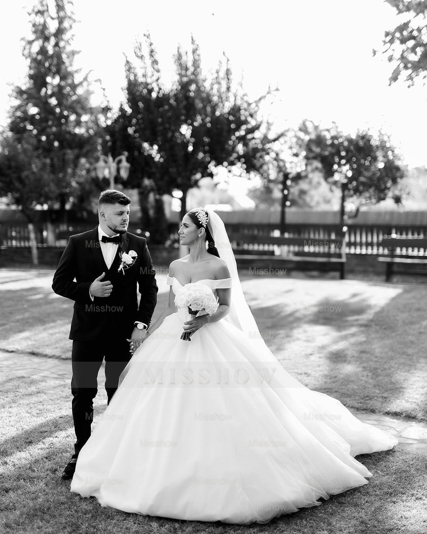 Stunning White Sweetheart Ball Gown Off-The-Shoulder Sleeveless Lace-Up Cathedral Train Tulle Wedding Dresses