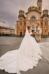 Stunning White Sweetheart Off-The-Shoulder Ball Gown Beaded Lace Sleeveless Cathedral Train Tulle Wedding Dresses