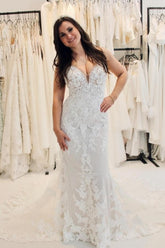 Stunning White V-Neck Spaghetti Straps Mermaid Sleeveless Tulle Long Lace Wedding Dresses With Appliques