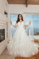 Sweetheart A-Line Floor-Length Appliques Wedding Dress with Tulle