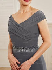 V-Neck Ruched Sheath/Column Mother of the Bride Dresses with Beading