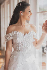 Vintage A-Line Lace Off-The-Shoulder Sleeveless White Wedding Dresses With Appliques