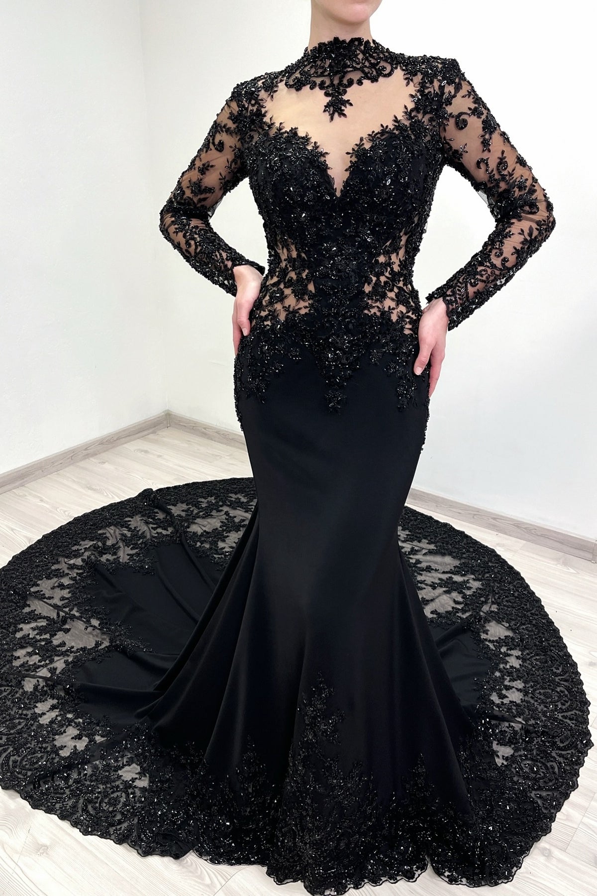Vintage Black Mermaid Lace High-Neck Long Sleeves Beaded Cathedral Train Satin Evening Dresses