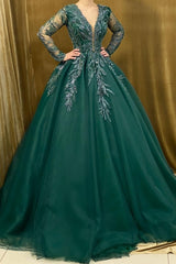 Vintage Green A-Line V-neck Long Sleeves Sequined Ball Gown Tulle Long Prom Dresses With Appliques