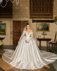 Vintage Ivory Ball Gown V-Neck Strapless Off-The-Shoulder Lace Long Sleeves Satin Wedding Dress