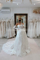 Vintage White A-Line Strapless Sleeveless Cathedral Train Lace Wedding Dresses With Appliques