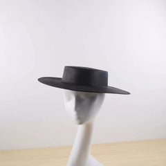 Chapeaux blancs en dentelle