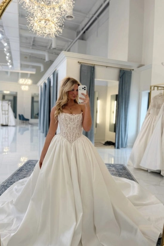 White Satin Ball Gown Wedding Dress Spaghetti Straps Sweetheart Illusion Lace Corset Pearl Beading Bridal Gown with Train