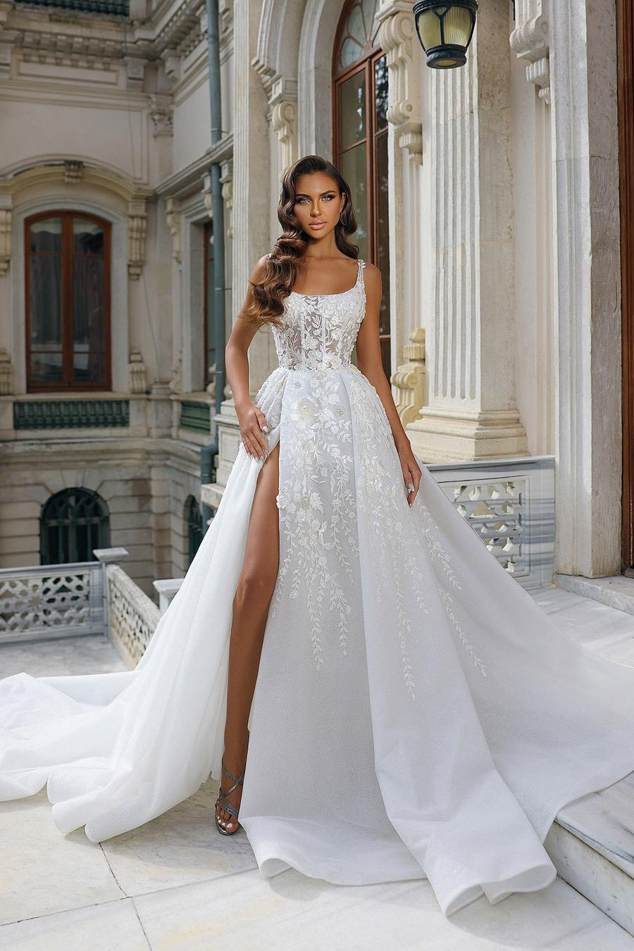 Wedding dresses without straps hotsell