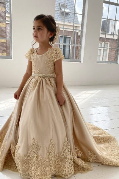 Beautiful Short Sleeve Appliques Lace Ball Gown Backless Flower Girl Dress