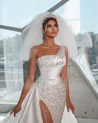Charming Floor Length Sleeveless One-Shoulder Mermaid Wedding Dress with Split