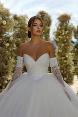 Charming V-neck Sleevless Glitter A-line Wedding Dress With Train