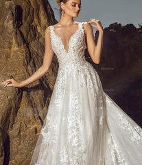 Chic Sleeveless V-Neck Wedding Dress Aline Tulle Brial Dress with Lace Appliques& Pockets