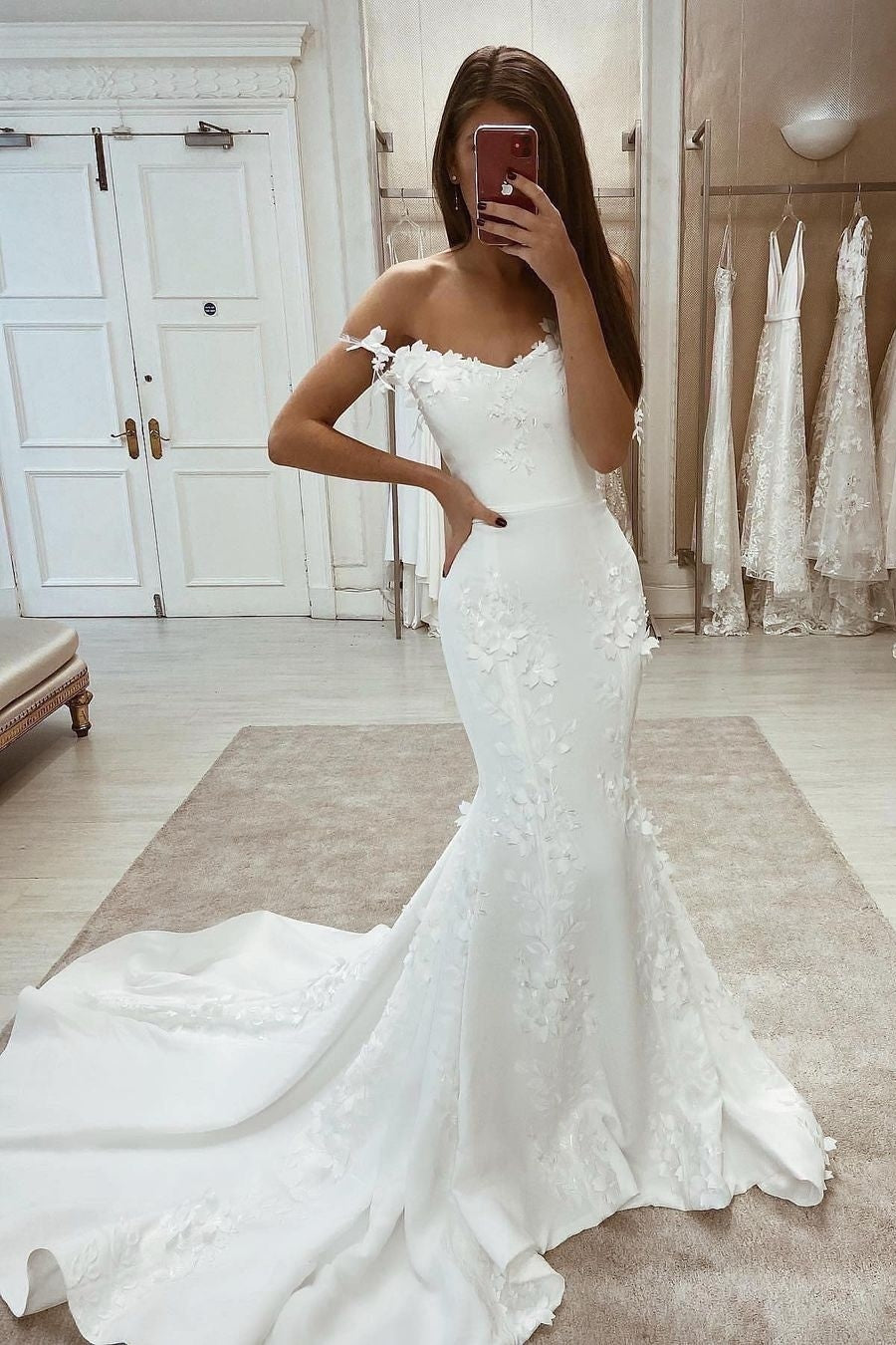 Chic White Straps Lace Sleeveless Satin Mermaid Wedding Dress With Train