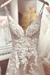 Classic v-neck spaghetti straps sleeveless a-line lace Wedding dresses