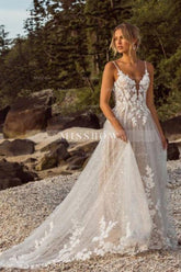 Designer A-Line Lace Spaghetti Straps Sleeveless White Wedding Dress With Appliques