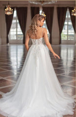 Designer Long A-line V-neck Tulle Sleeveless Wedding Dresses With Lace