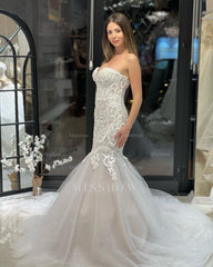 Elegant Floor Length Sweetheart Sleeveless Mermaid Lace Wedding Dress with Appliques