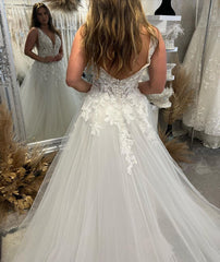 Elegant Floor Length V-Neck Sleeveless A-Line Tulle Wedding Dress with Appliques