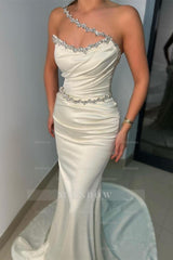 Elegant Long White Strapless Satin Mermaid Sleeveless Prom Dresses With Rhinestone
