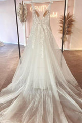 Elegant sweetheart V-neck sleeveless a-line lace Wedding dresses