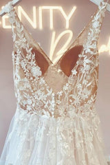 Elegant v-neck sleeveless a-line backless lace Wedding dresses