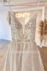 Elegant v-neck spaghetti straps sleeveless a-line lace Wedding dresses