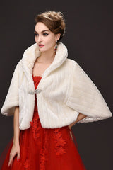 Elegant Warm Tulle Ivory Half-Sleeves Casual Wraps with Crystal