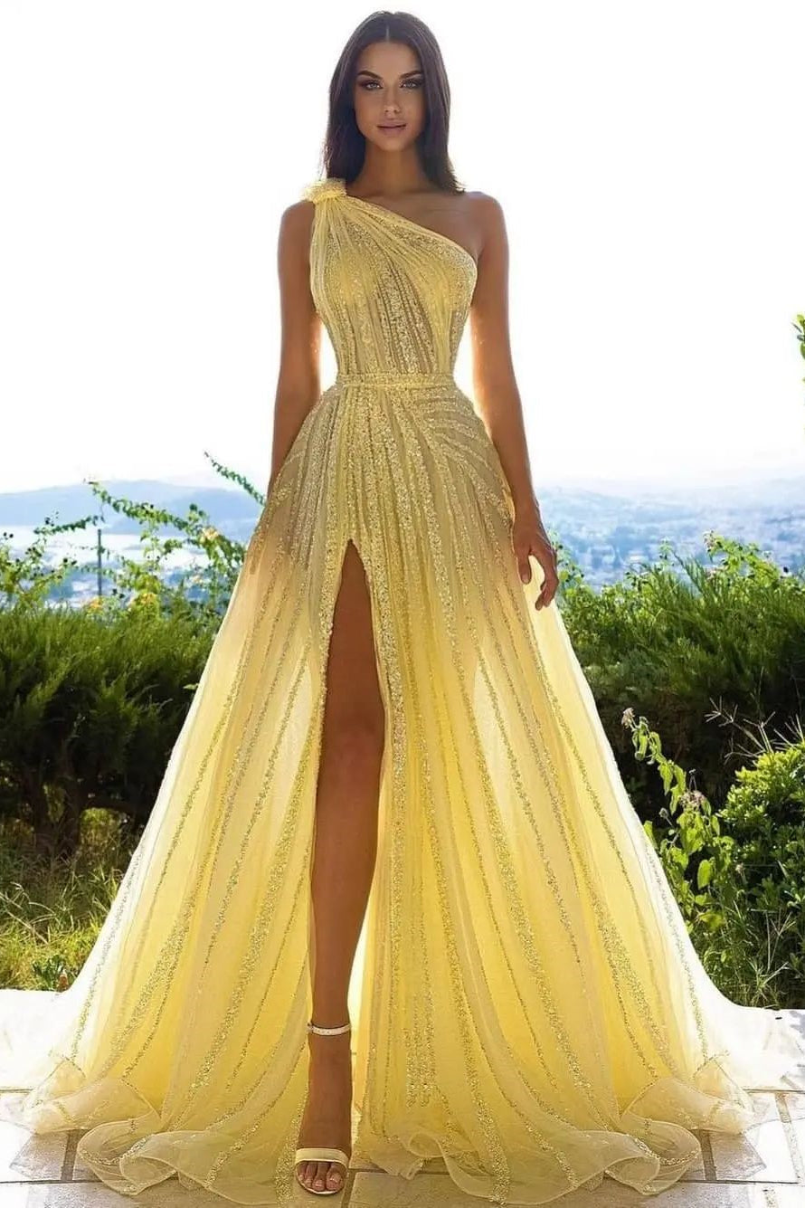 Elegante vestido de fiesta amarillo de corte A con lentejuelas y un ho