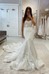 Glamorous Mermaid Sleeveless Appliques Lace Wedding Dress With Train