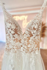 Glamorous sweetheart v-neck sleeveless a-line lace Wedding Dresses