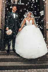 Gorgeous Princess V-neck A-line Wedding Dress With Lace