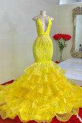 Gorgeous Yellow Spaghetti Straps V-neck Tiered Transparent Lace Mermaid Prom Dresses