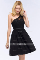 Lovely Lace Black One-shoulder Short Junior Bridesmaid dresses