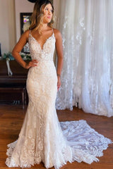 Mermaid Spaghetti Straps V-neck Backless Lace Wedding Dresses