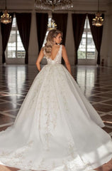 Noble straps sleeveless ball gown lace Wedding dress