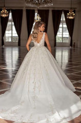 Noble straps sleeveless ball gown lace Wedding dress